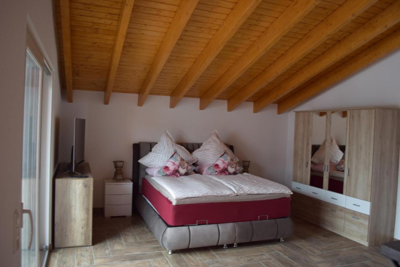 Hunsruecker-Fewo - Die Erlebnishuette - 2 Ferienwohnungen Im Hunsrueck In Unzenberg Gobenhausen Room photo